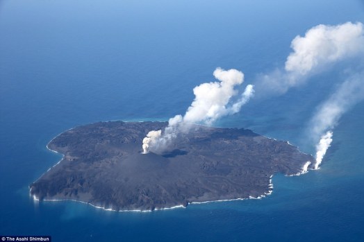 2EC5828A00000578-3332607-Two_years_ago_a_volcanic_eruption_in_the_Pacific_Ocean_took_plac-a-45_1448406780021.jpg